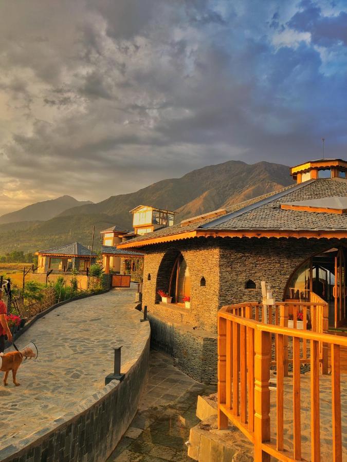 Osho Himalayas Wellness Resort Кангра Екстер'єр фото