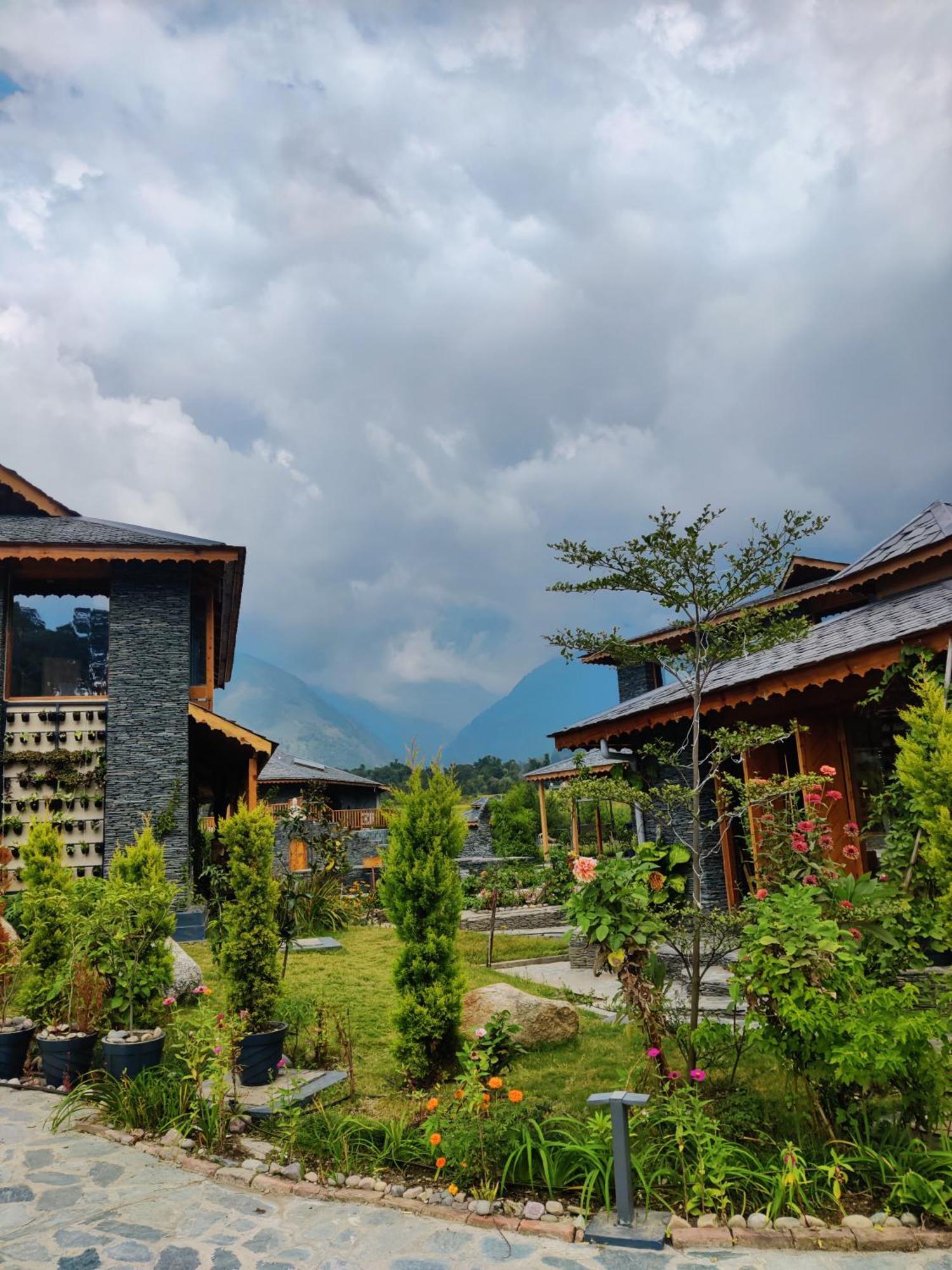 Osho Himalayas Wellness Resort Кангра Екстер'єр фото